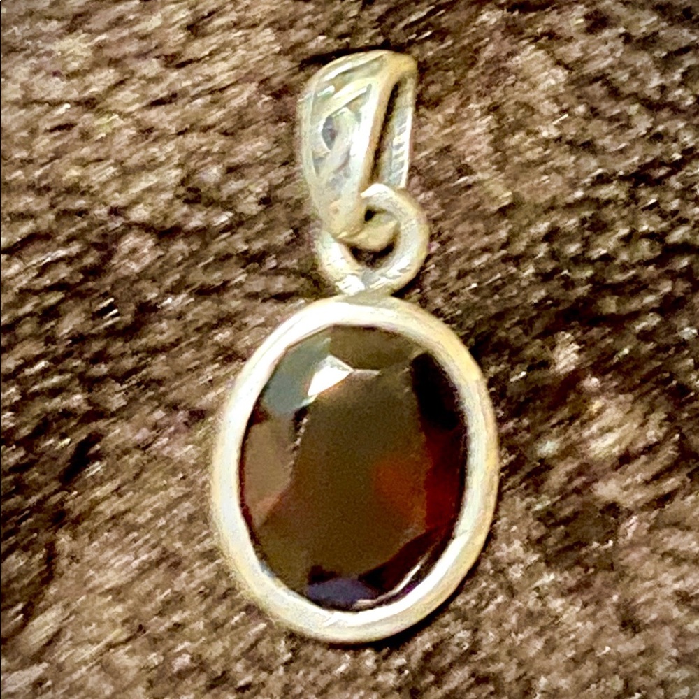 Sterling silver garnet pendant